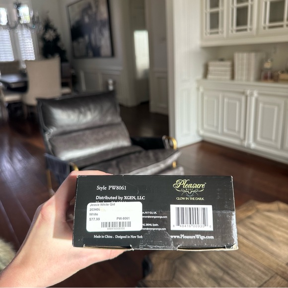 Glow in the dark wig, style Jessie - Picture 6 of 6